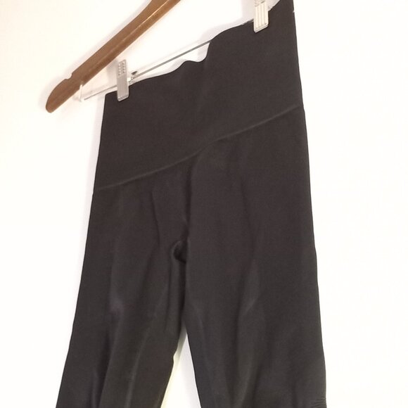 LNDR black high waisted compression leggings - Picture 8 of 9